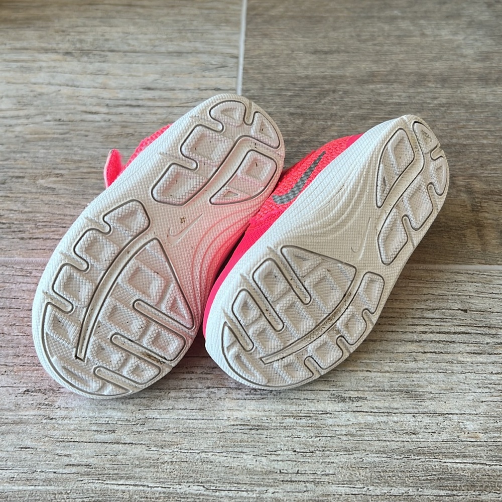 Toddler girl Nike shoes - Picture 6 of 7